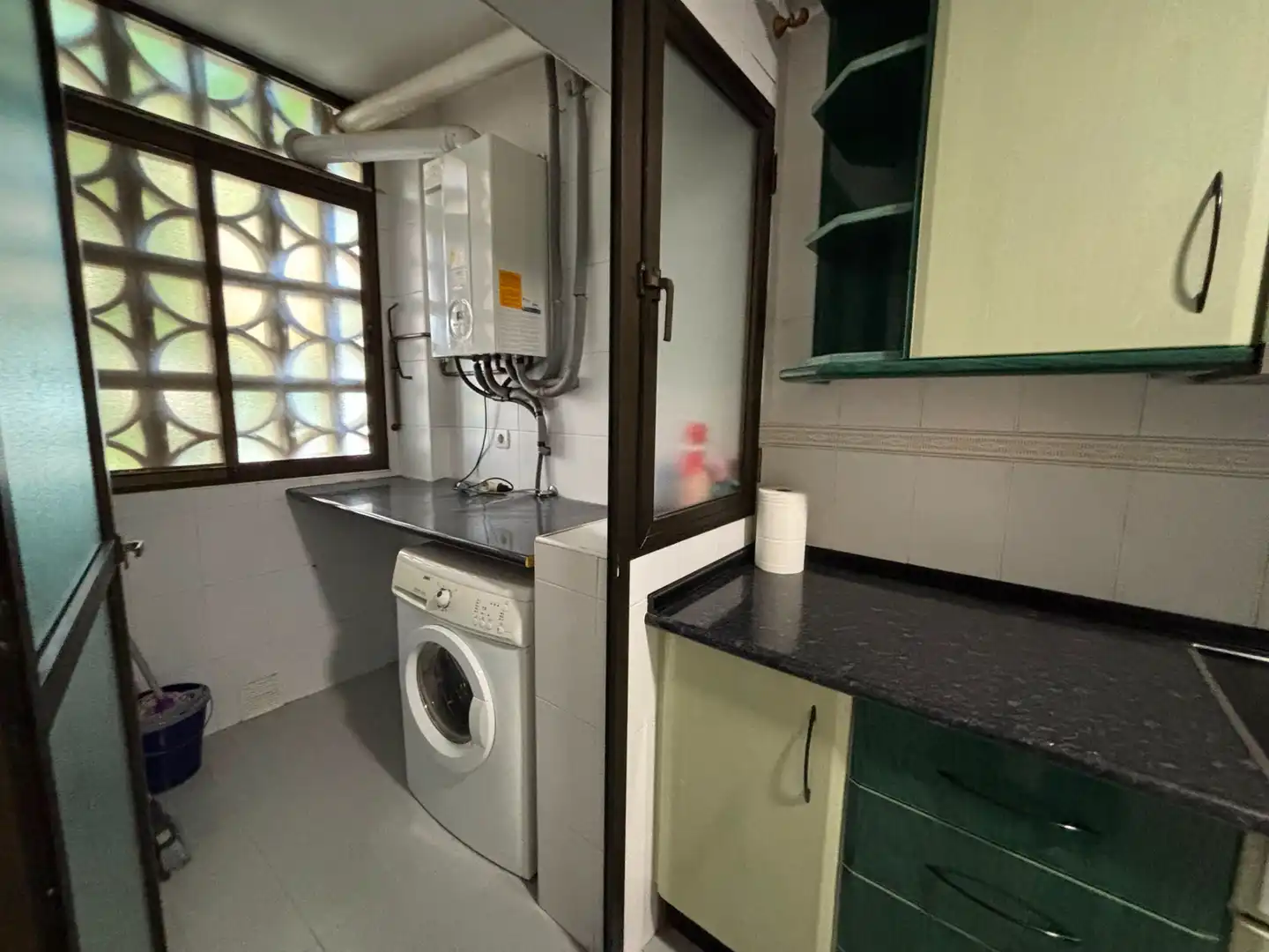 Kitchen of Flat for rent in Granada  with Air Conditioner, Heating and Washing machine