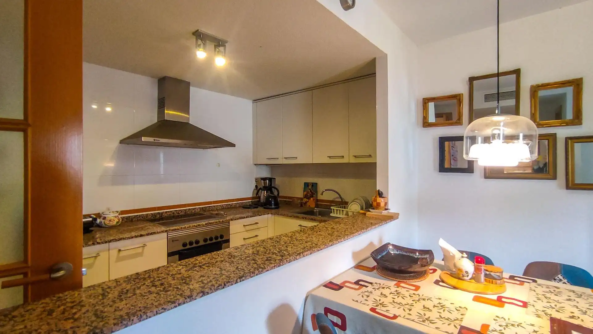 Cuina de Apartament en venda en Villajoyosa / La Vila Joiosa amb Aire condicionat, Moblat i Piscina comunitària