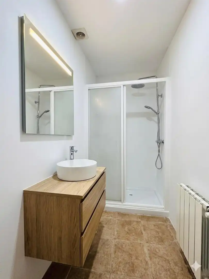 Badezimmer von Wohnung zum Verkauf in Palamós mit Klimaanlage, Heizung und Terrasse