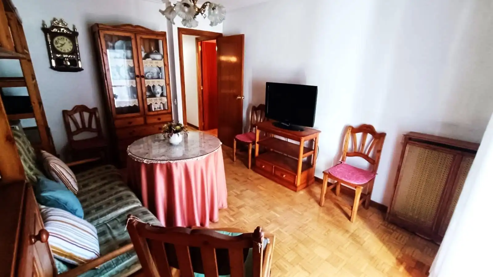 Living room of Flat for sale in Zamora Capital   with Heating, Parquet flooring and Terrace