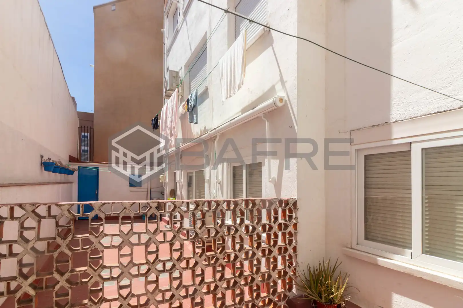 Vista exterior de Piso en venta en Madrid con Calefacción