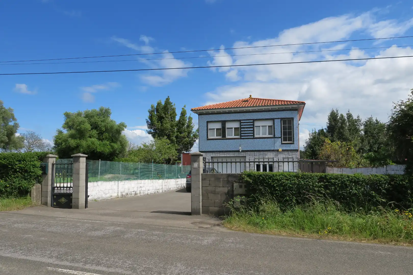 Außenansicht von Haus oder Chalet zum Verkauf in Avilés mit Heizung und Privatgarten
