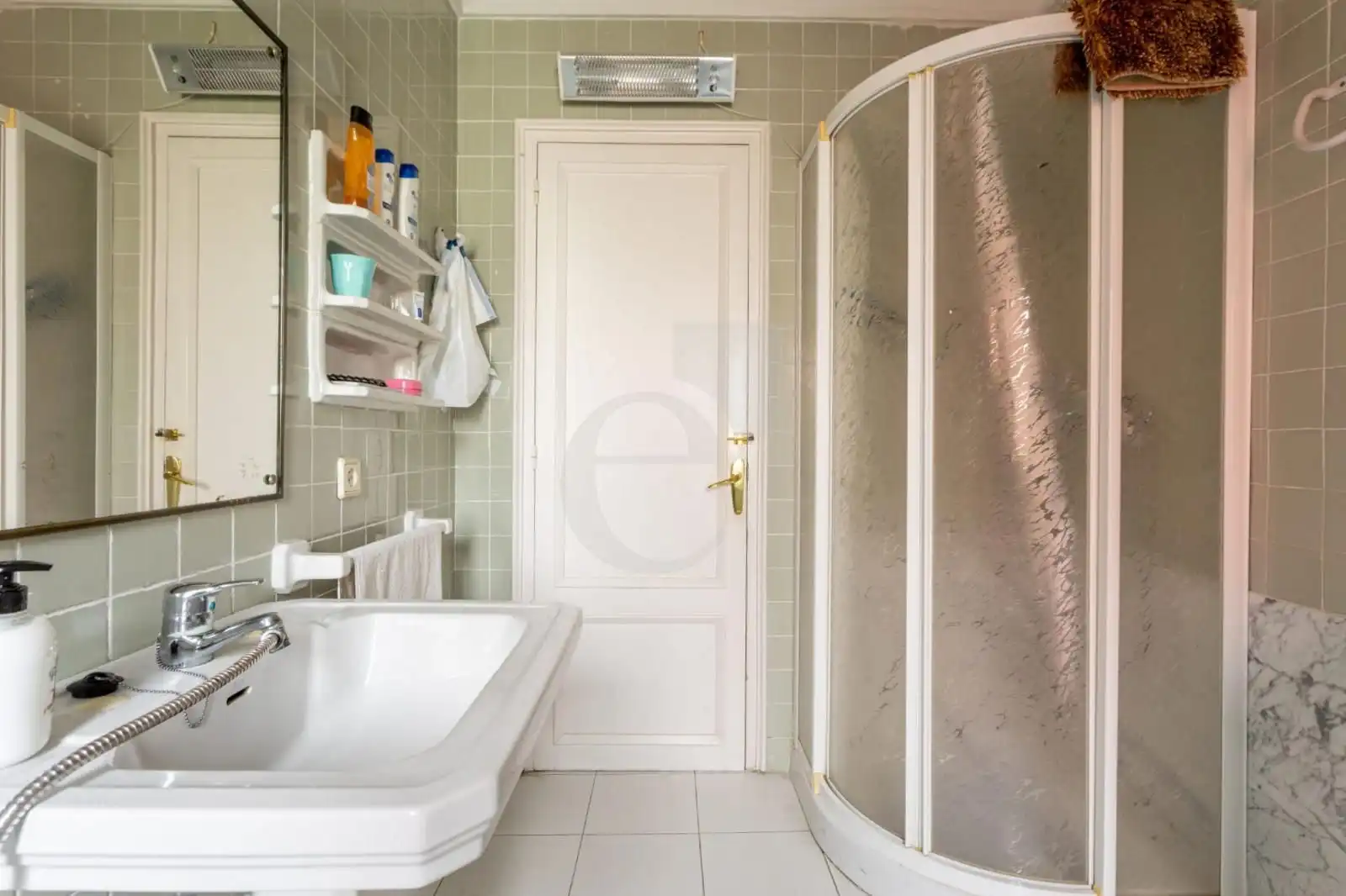 Badezimmer von Wohnung zum Verkauf in Valencia mit Klimaanlage, Terrasse und Abstellraum