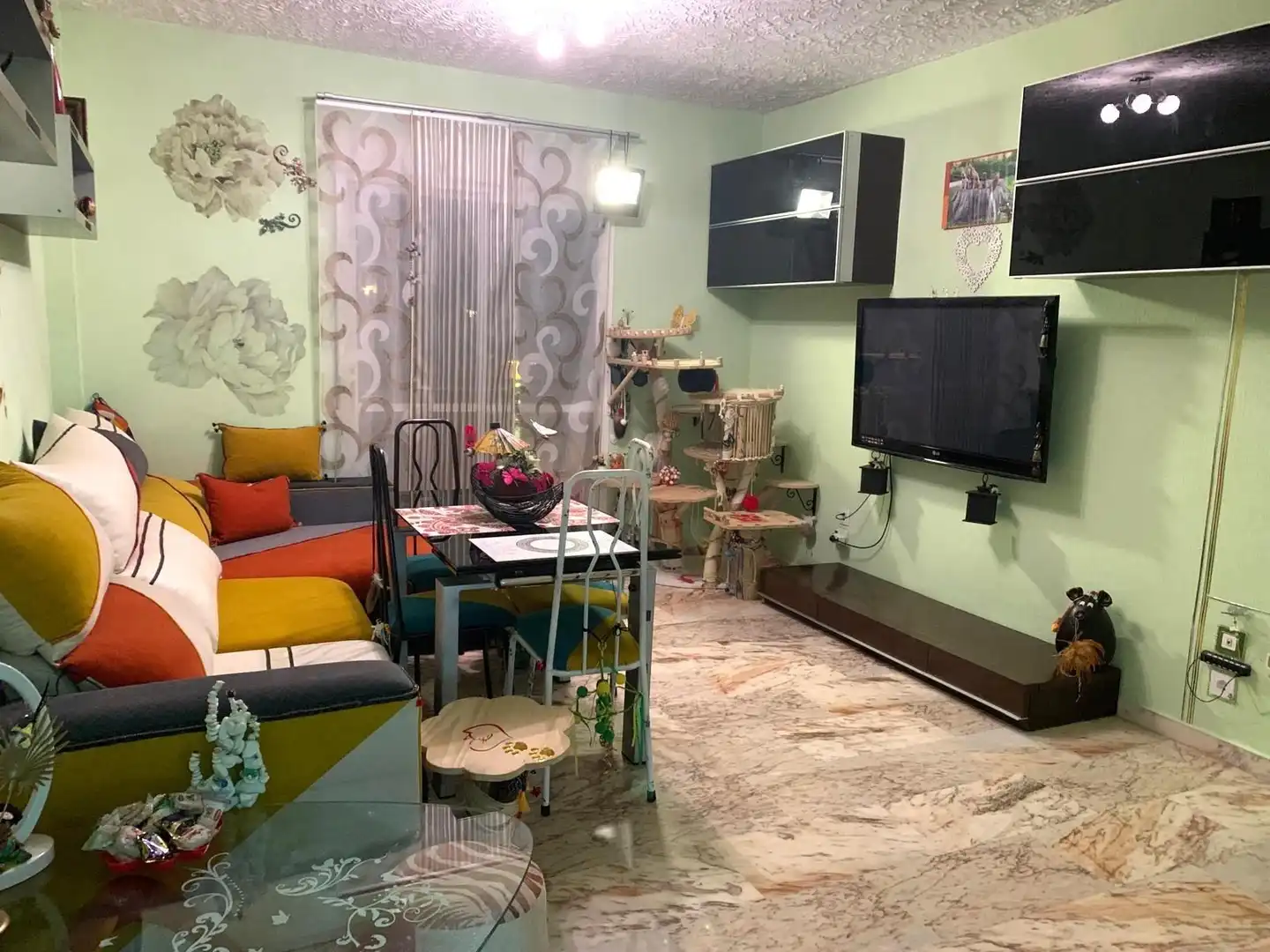 Living room of Flat for sale in  Sevilla Capital  with Air Conditioner, Terrace and Furnished