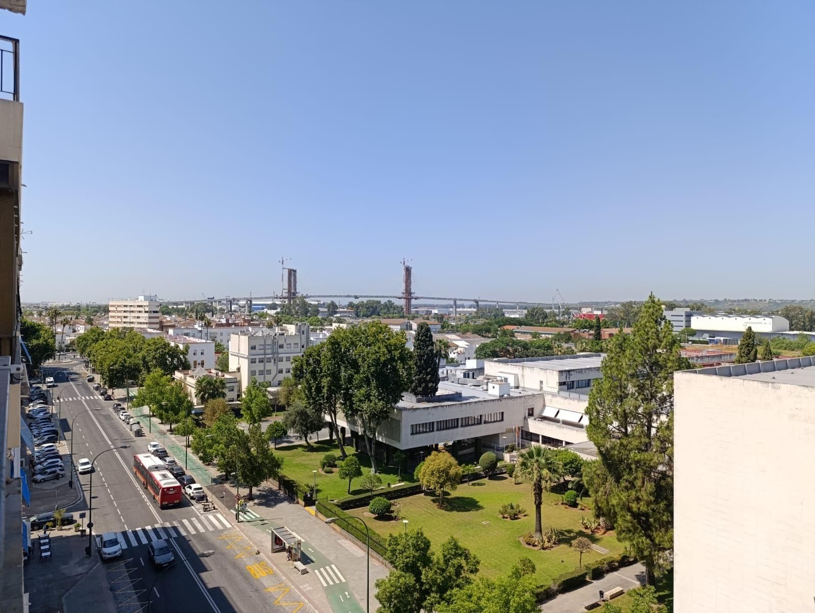 Vista exterior de Pis de lloguer en  Sevilla Capital amb Terrassa