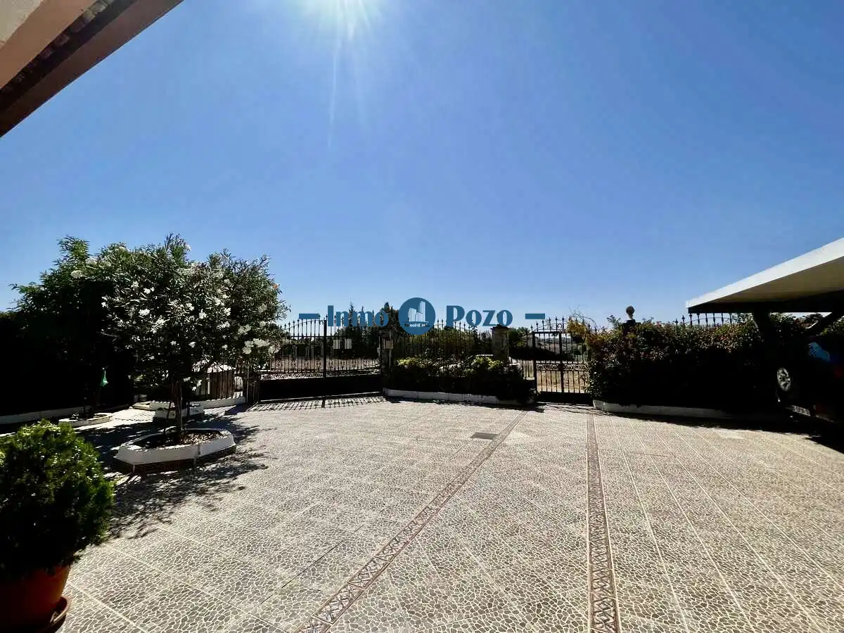 Chalet con piscina en venta en Almendralejo, imagen 3