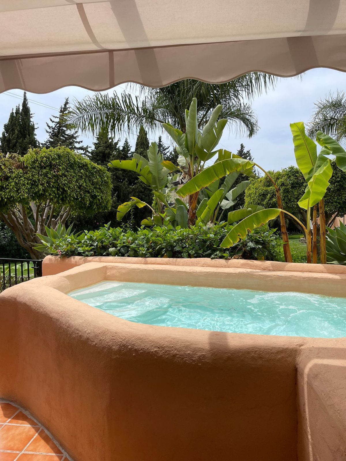 Jardín de Casa adosada de alquiler en Marbella con Aire acondicionado, Amueblado y Horno