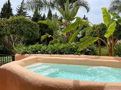 Jardí de Casa adosada de lloguer en Marbella amb Aire condicionat, Moblat i Forn