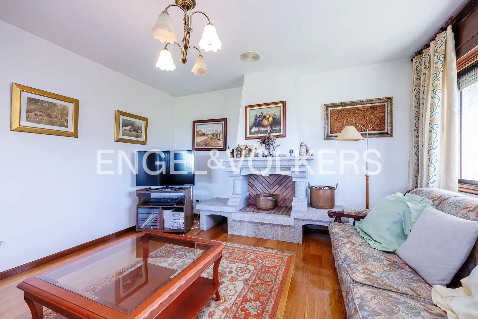 Sala de estar de Casa o chalet en venta en Vigo  con Calefacción, Jardín privado y Parquet