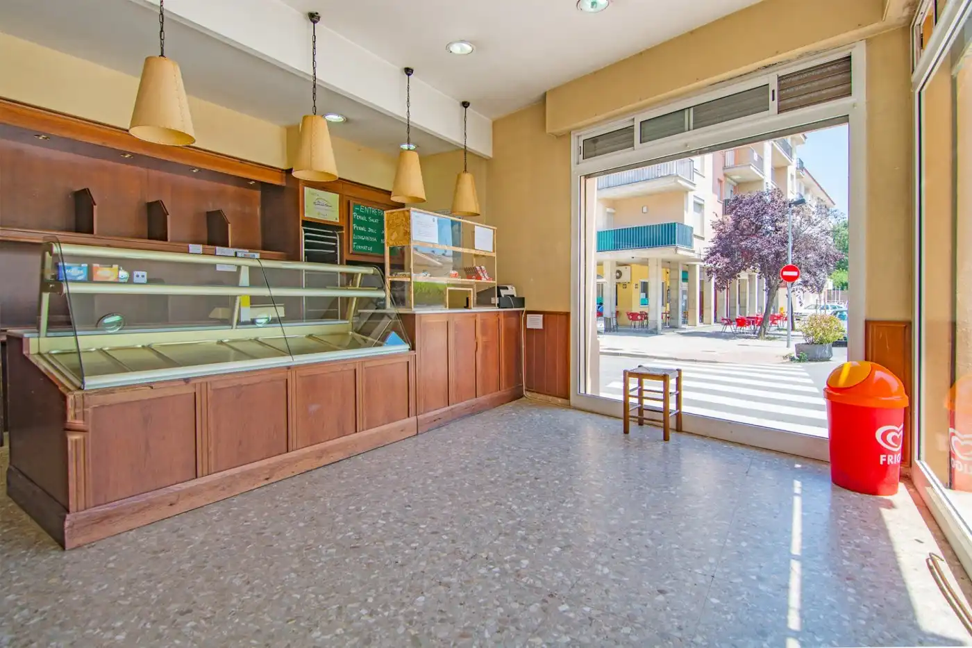 Houses for sale in Calle COMPOSITOR JOAQUIM SERRA, 3, Eixample - Horta Capallera
