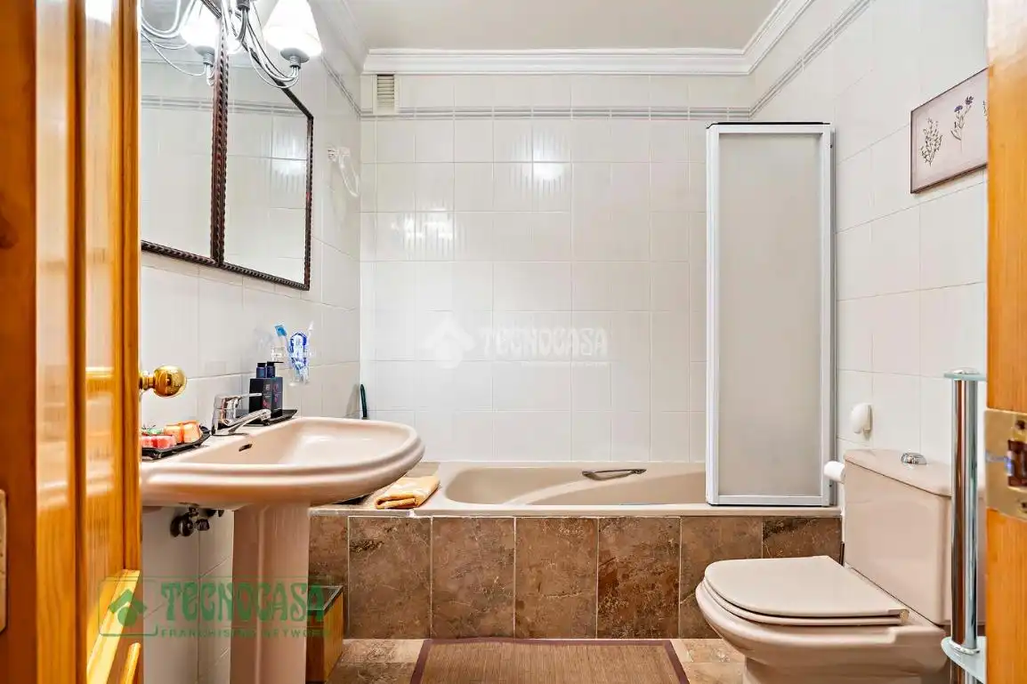 Bathroom of Flat for sale in Roquetas de Mar  with Air Conditioner, Heating and Terrace