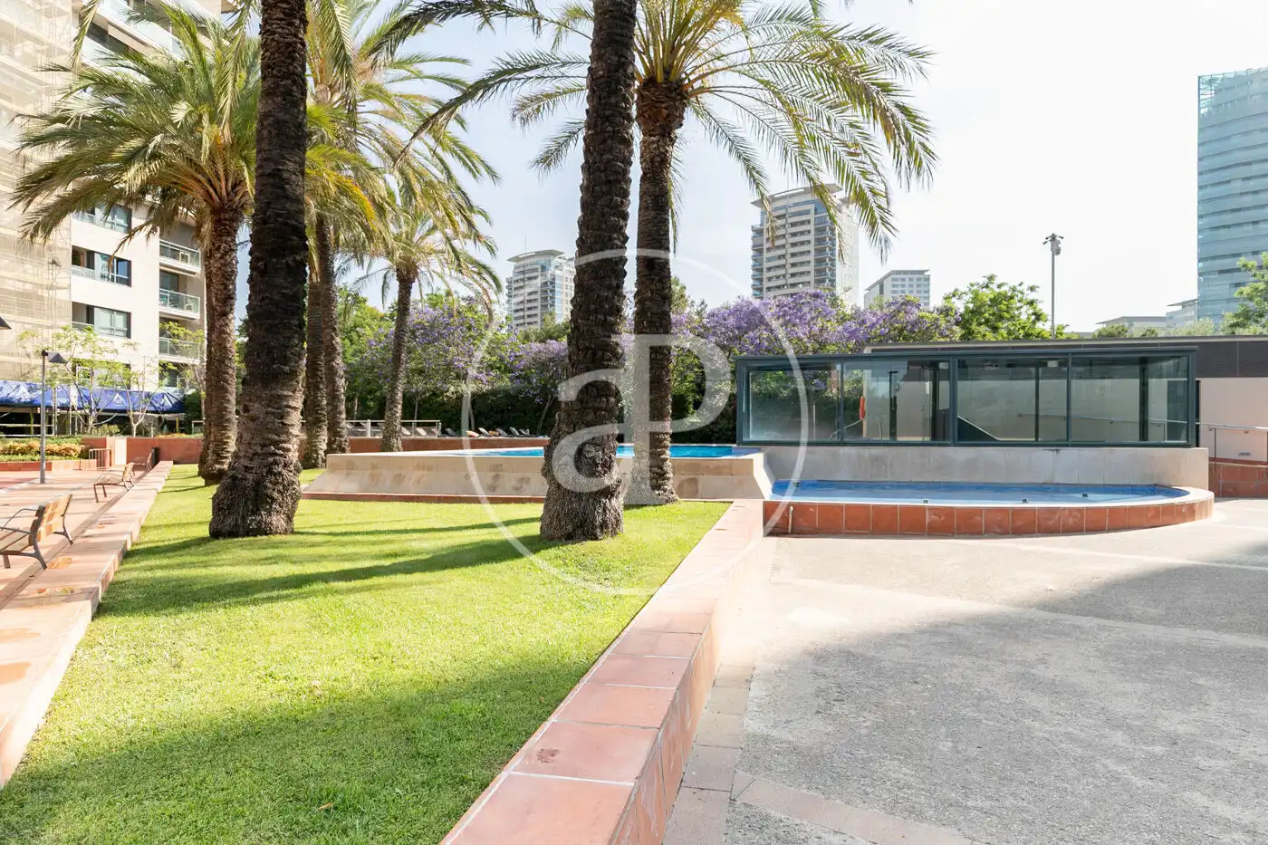 Piscina de Pis en venda en Barcelona amb Aire condicionat, Calefacció i Jardí privat