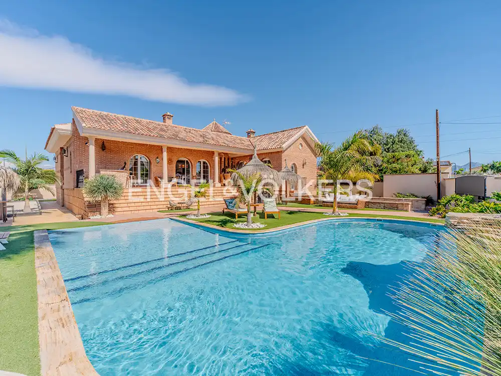 Exterior view of Houses for sale in San Vicente del Raspeig / Sant Vicent del Raspeig  with Air Conditioner, Heating and Private garden