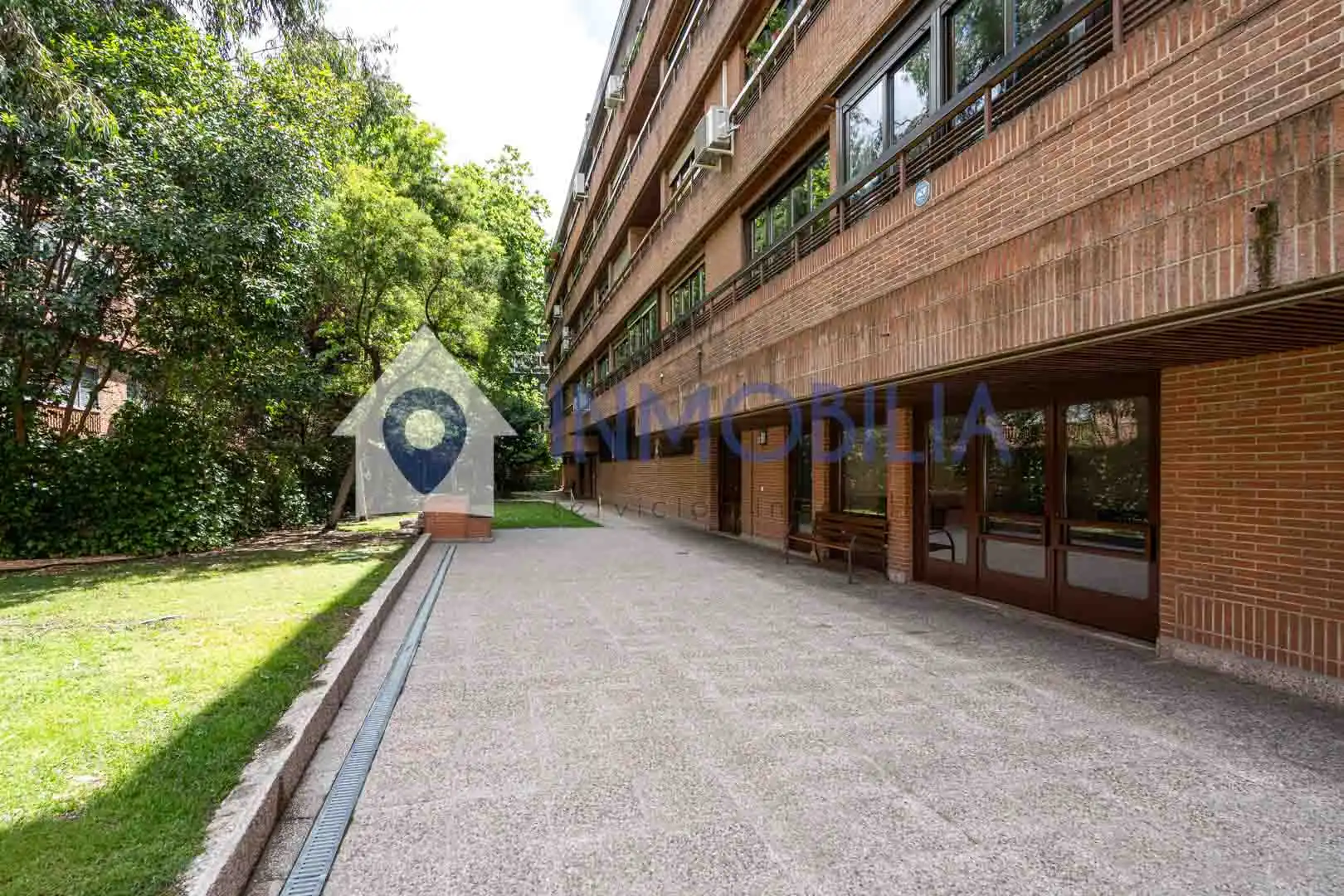 Vista exterior de Piso en venta en Madrid con Calefacción, Jardín privado y Trastero