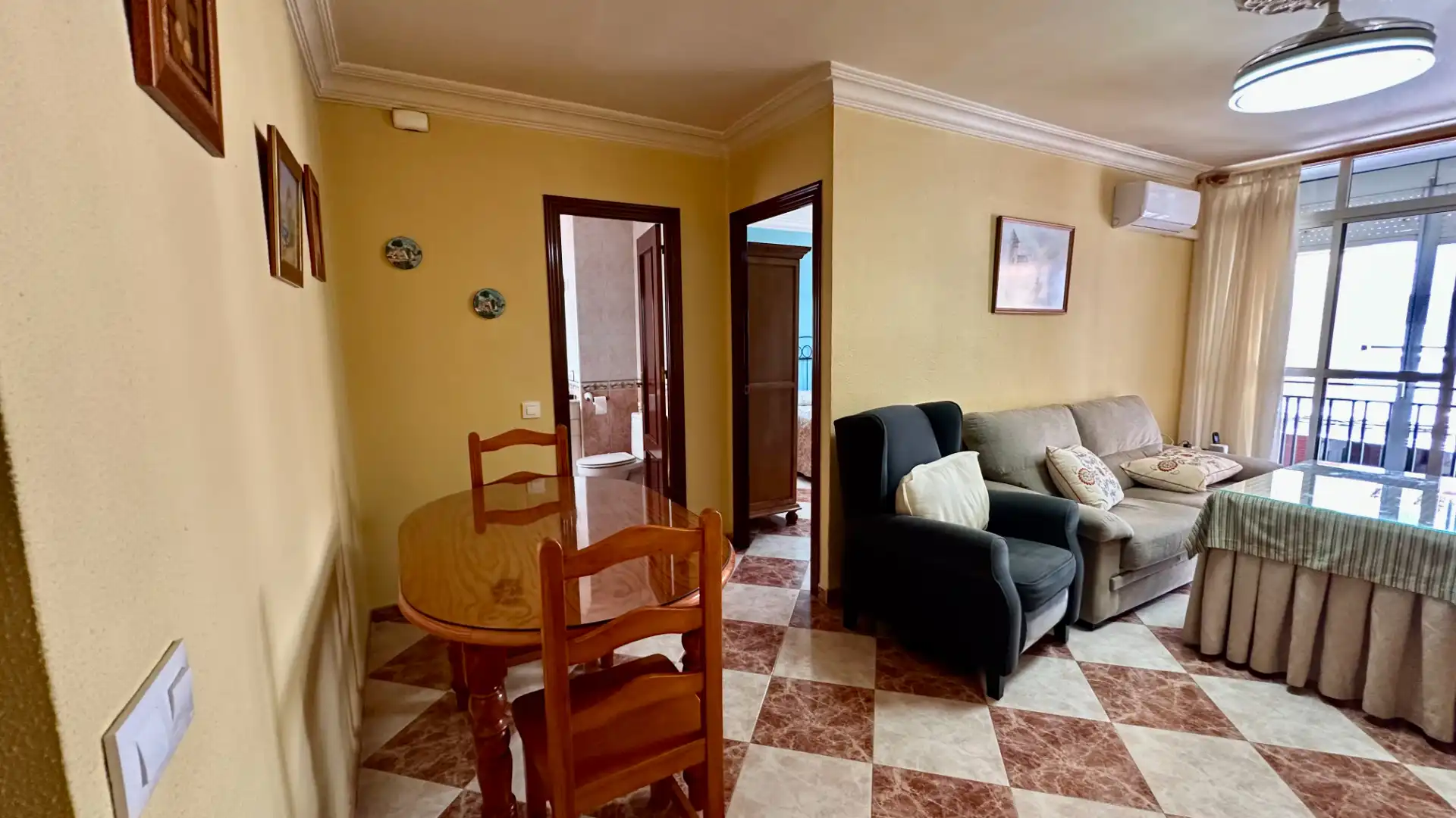 Sala de estar de Piso en venta en Castilleja de la Cuesta con Aire acondicionado y Terraza