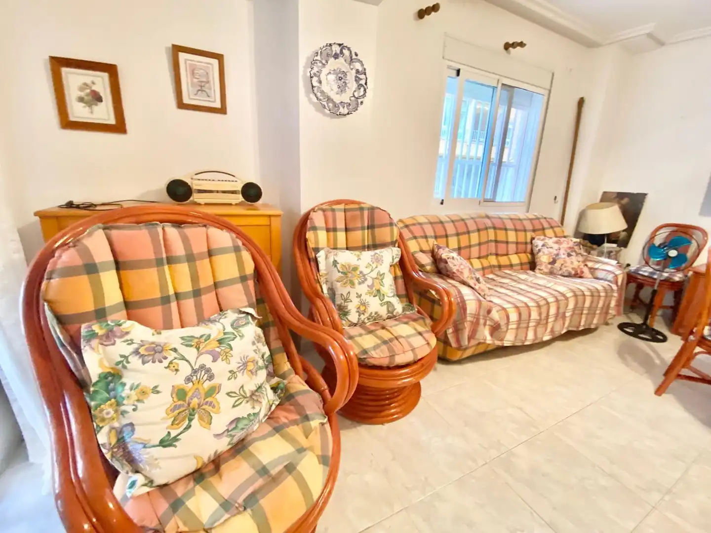 Sala d'estar de Planta baixa de lloguer en Torrevieja amb Calefacció, Moblat i Forn