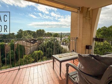 Appartamento con piscina in affitto a Carrer JOSEP IRLA 2