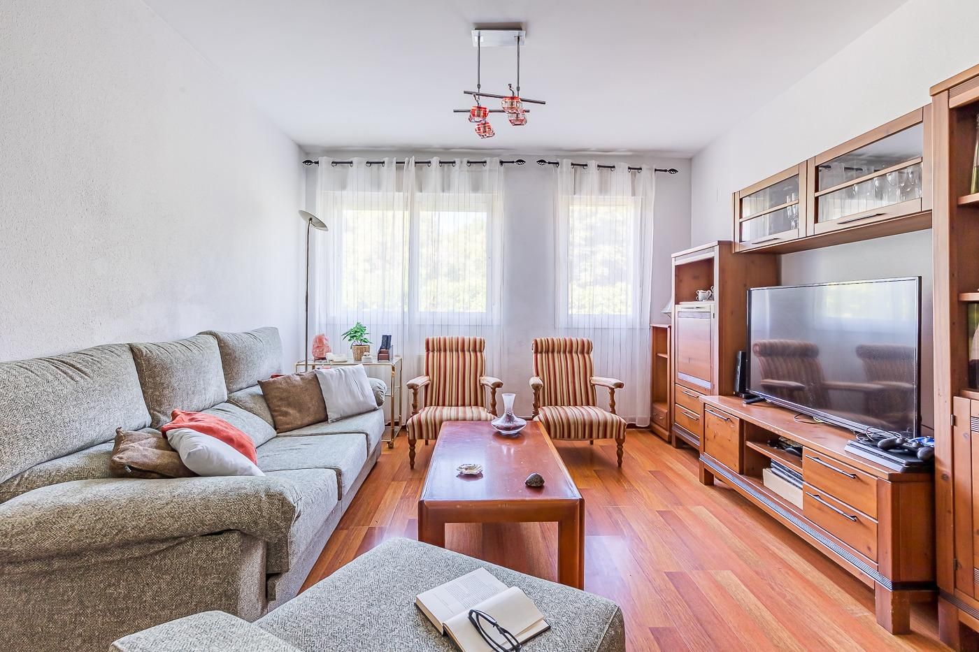 Living room of Flat for sale in San Lorenzo de El Escorial  with Heating, Storage room and Community pool