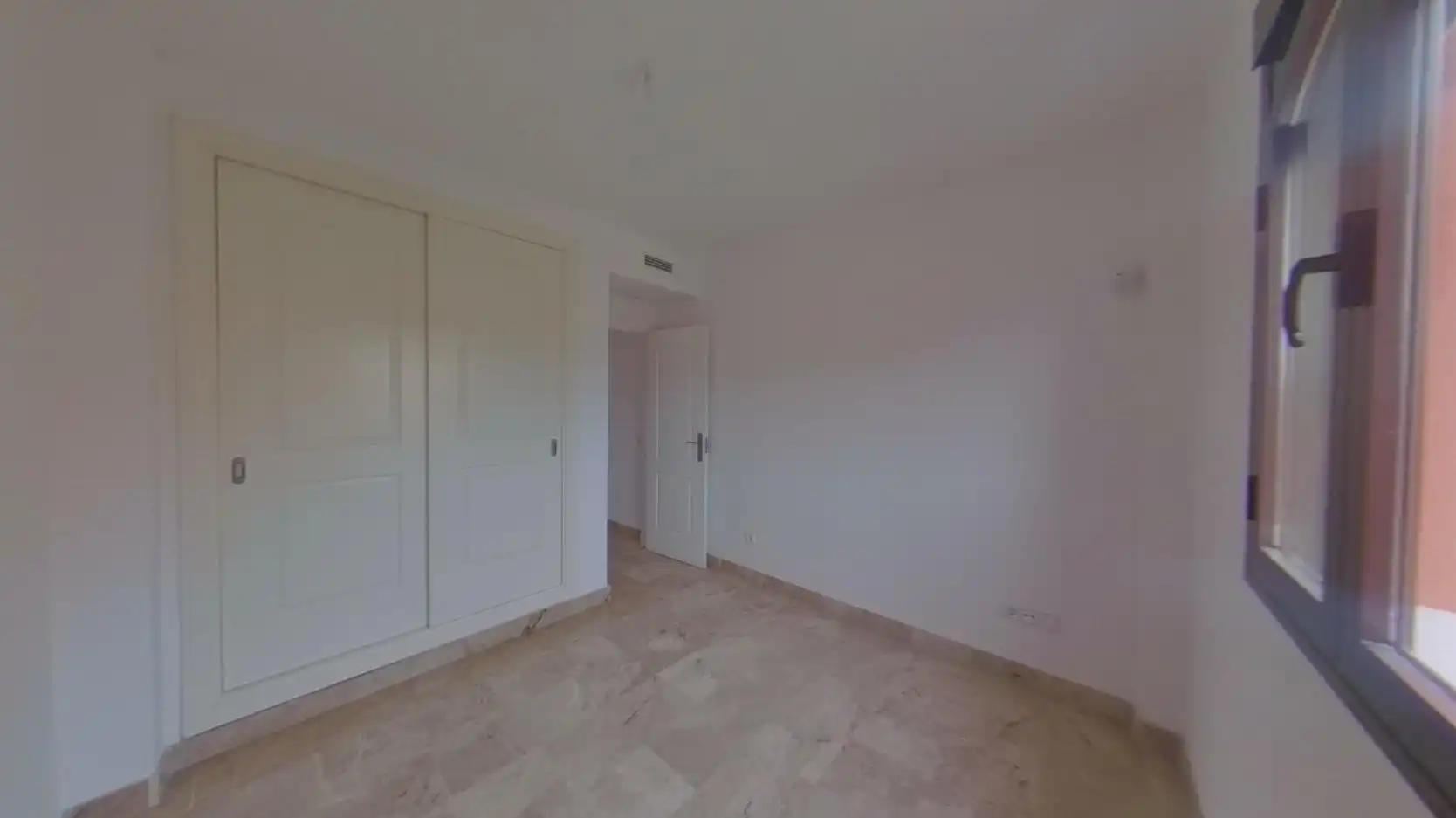 Habitación de Ático en venta en Estepona con Trastero y Piscina