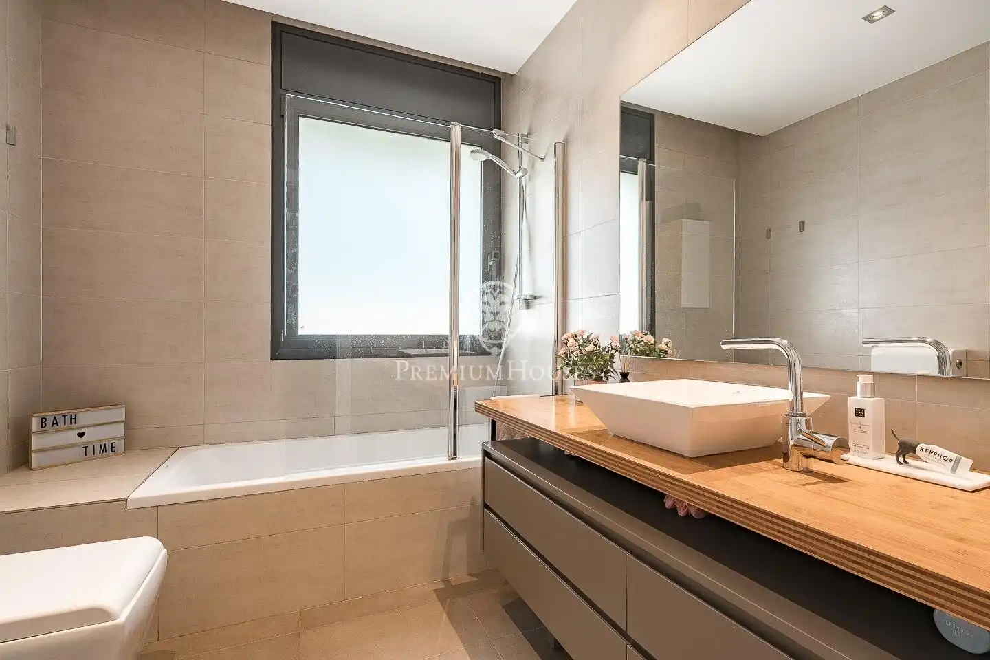 Bathroom of Houses for sale in Sant Cugat del Vallès  with Air Conditioner, Heating and Private garden