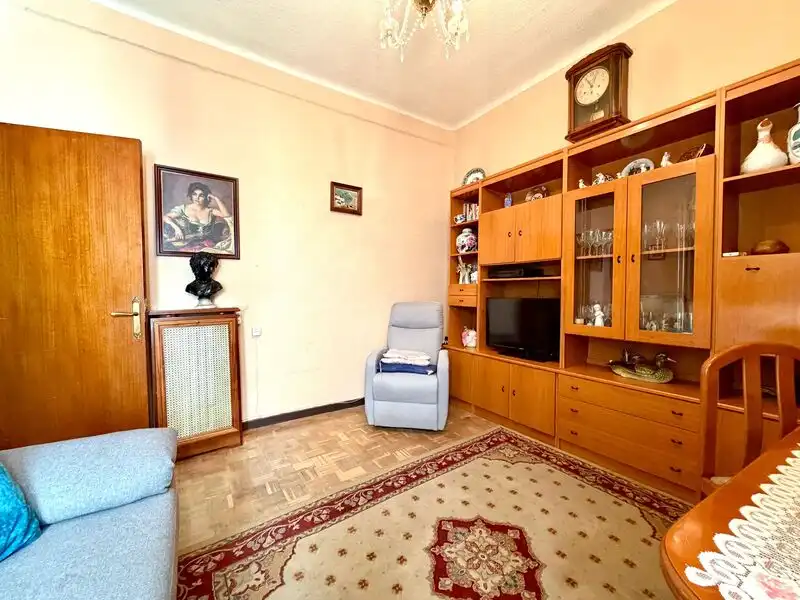 Sala d'estar de Pis en venda en Madrid amb Calefacció i Moblat