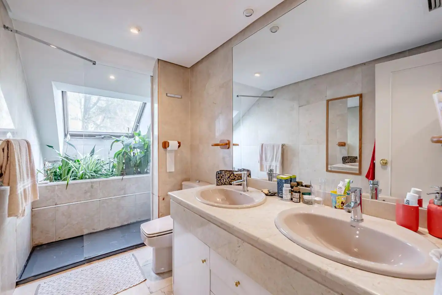Baño de Casa adosada en venta en Madrid con Calefacción, Jardín privado y Piscina