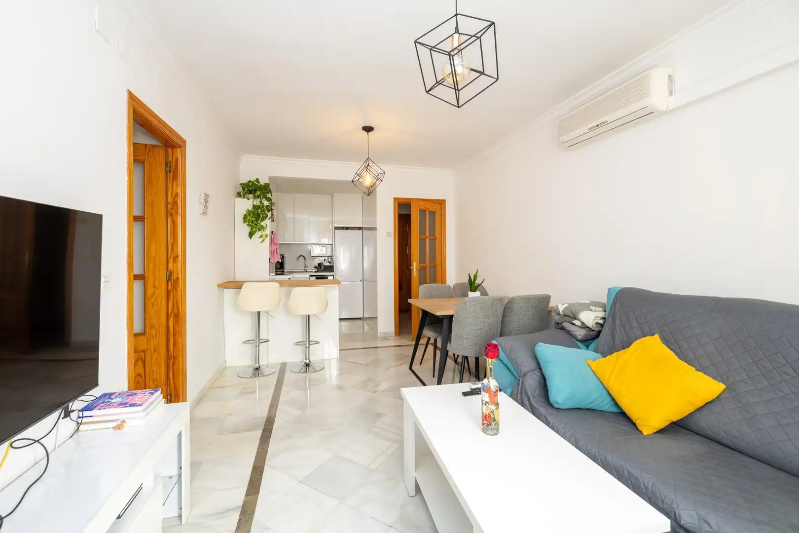Piso con terraza en venta en Calle GONZALO DE BERCEO 12, imagen 2