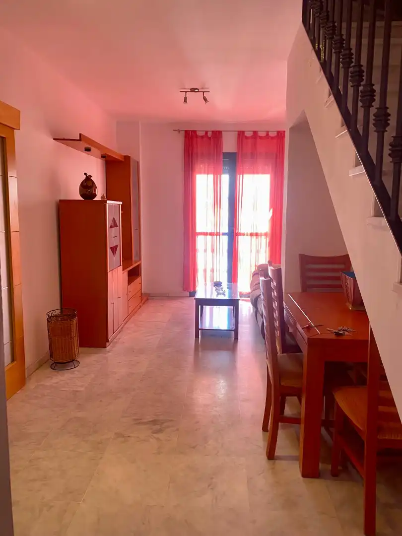 Sala d'estar de Pis en venda en Dos Hermanas amb Aire condicionat, Calefacció i Jardí privat