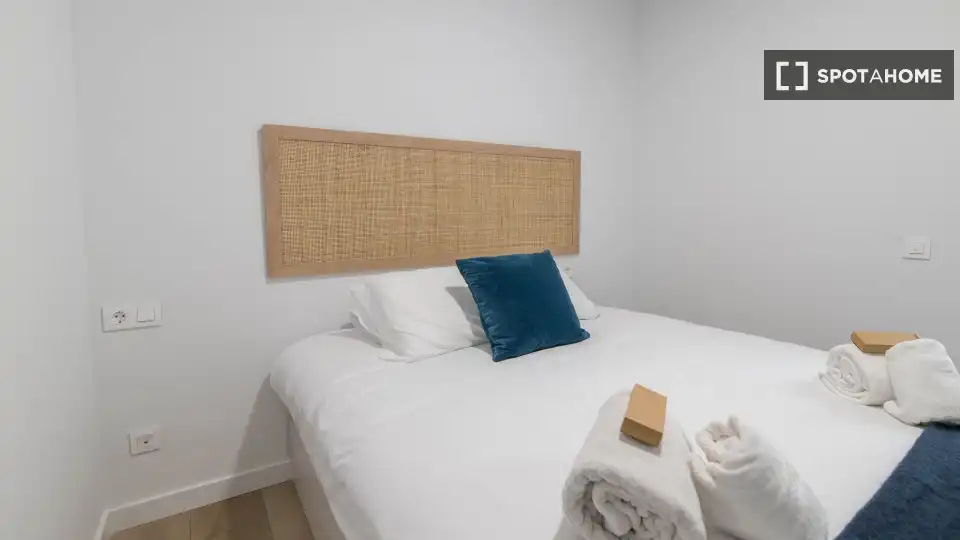 Habitación de Apartamento para compartir en El Puig de Santa Maria con Aire acondicionado, Terraza y Amueblado