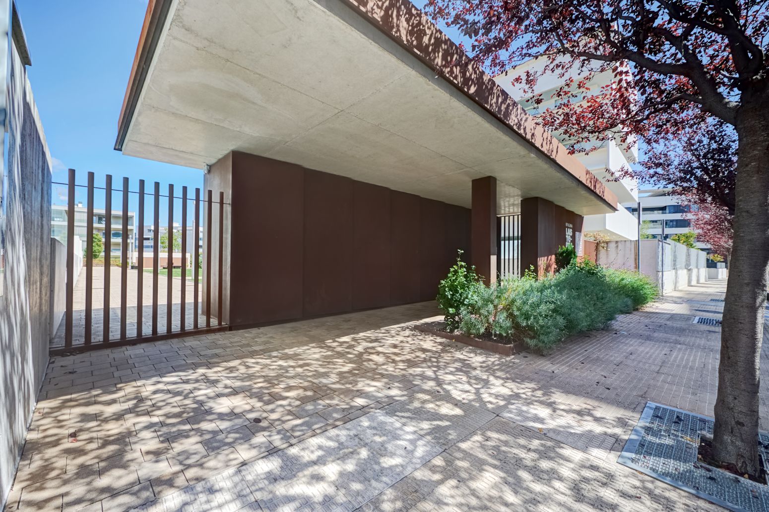 Vista exterior de Pis en venda en Burlada / Burlata amb Calefacció, Jardí privat i Terrassa
