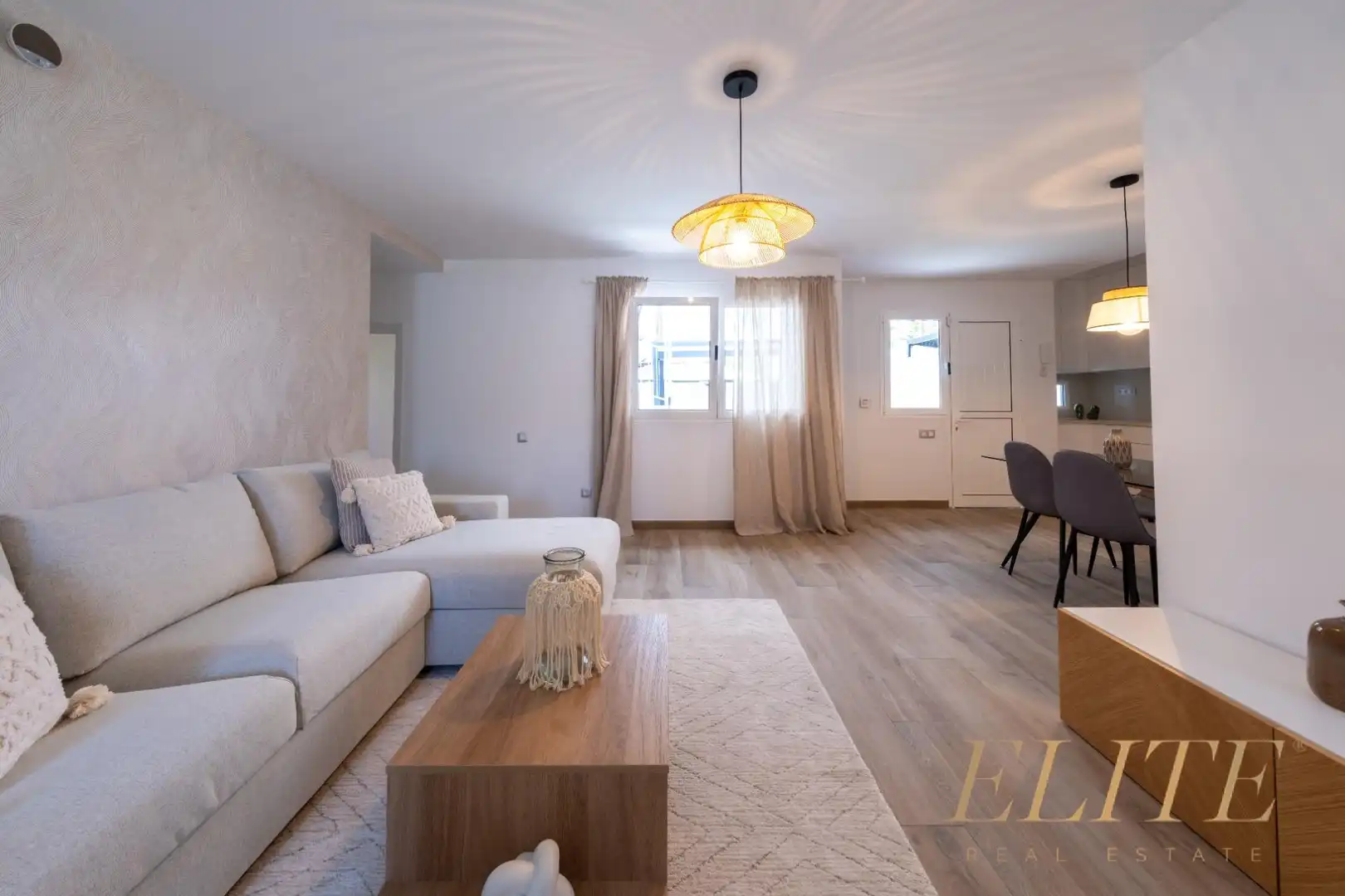 Living room of Detached homes for sale in San Bartolomé de Tirajana  with Air Conditioner, Private garden and Terrace