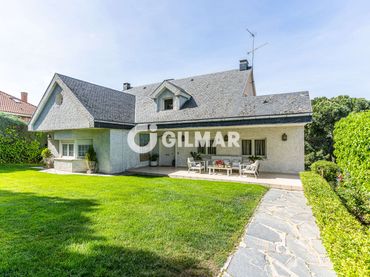 Chalet con piscina en venta en Bonanza