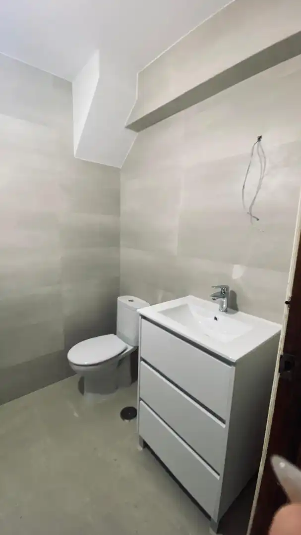 Baño de Piso de alquiler en Vigo  con Trastero y Balcón