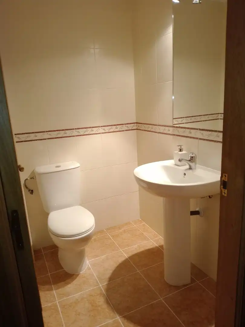 Baño de Casa adosada de alquiler en Xirivella con Terraza y Amueblado