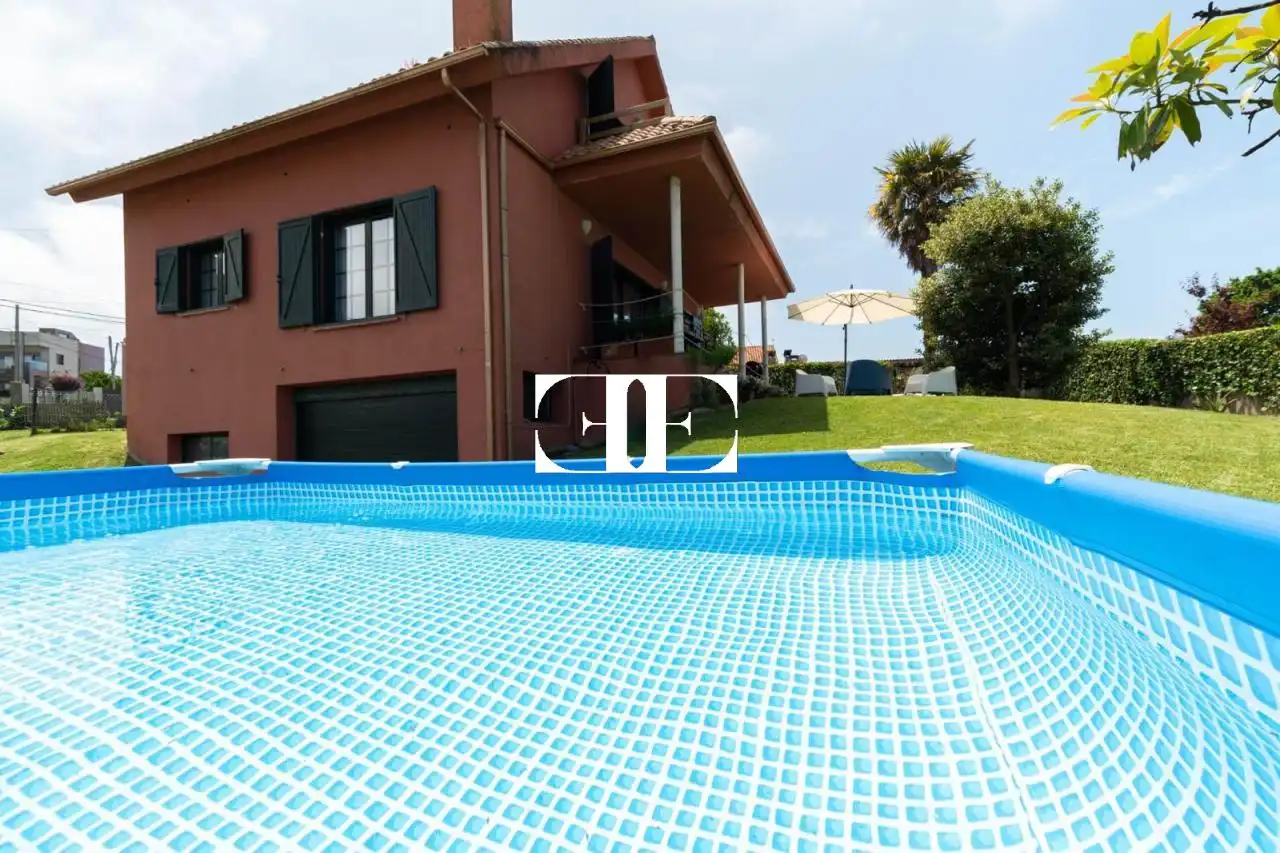 Piscina de Casa o xalet de lloguer en Vigo  amb Calefacció, Jardí privat i Moblat