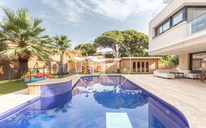 Garden of House or chalet to rent in  Barcelona Capital  with Air Conditioner, Terrace and Swimming Pool