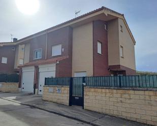 Exterior view of Single-family semi-detached for sale in Cogollos  with Heating, Private garden and Parquet flooring