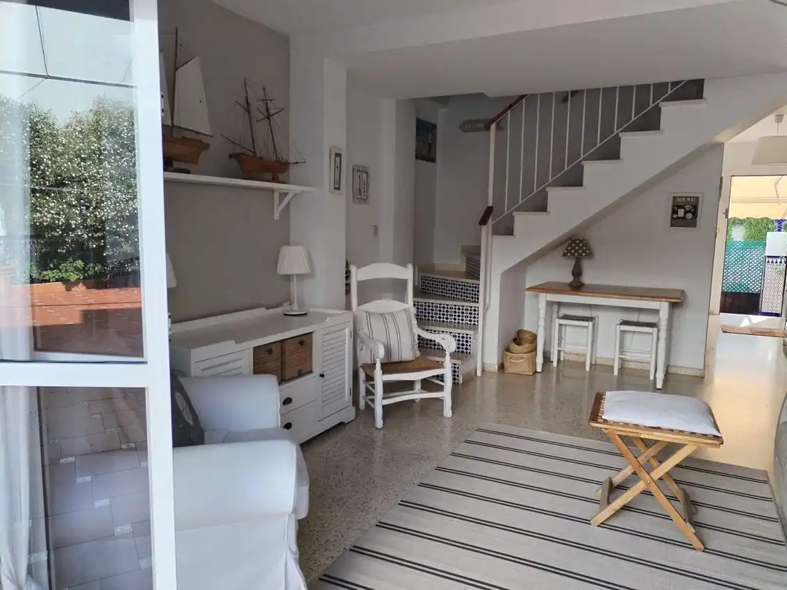 Sala d'estar de Casa adosada en venda en Chipiona amb Traster