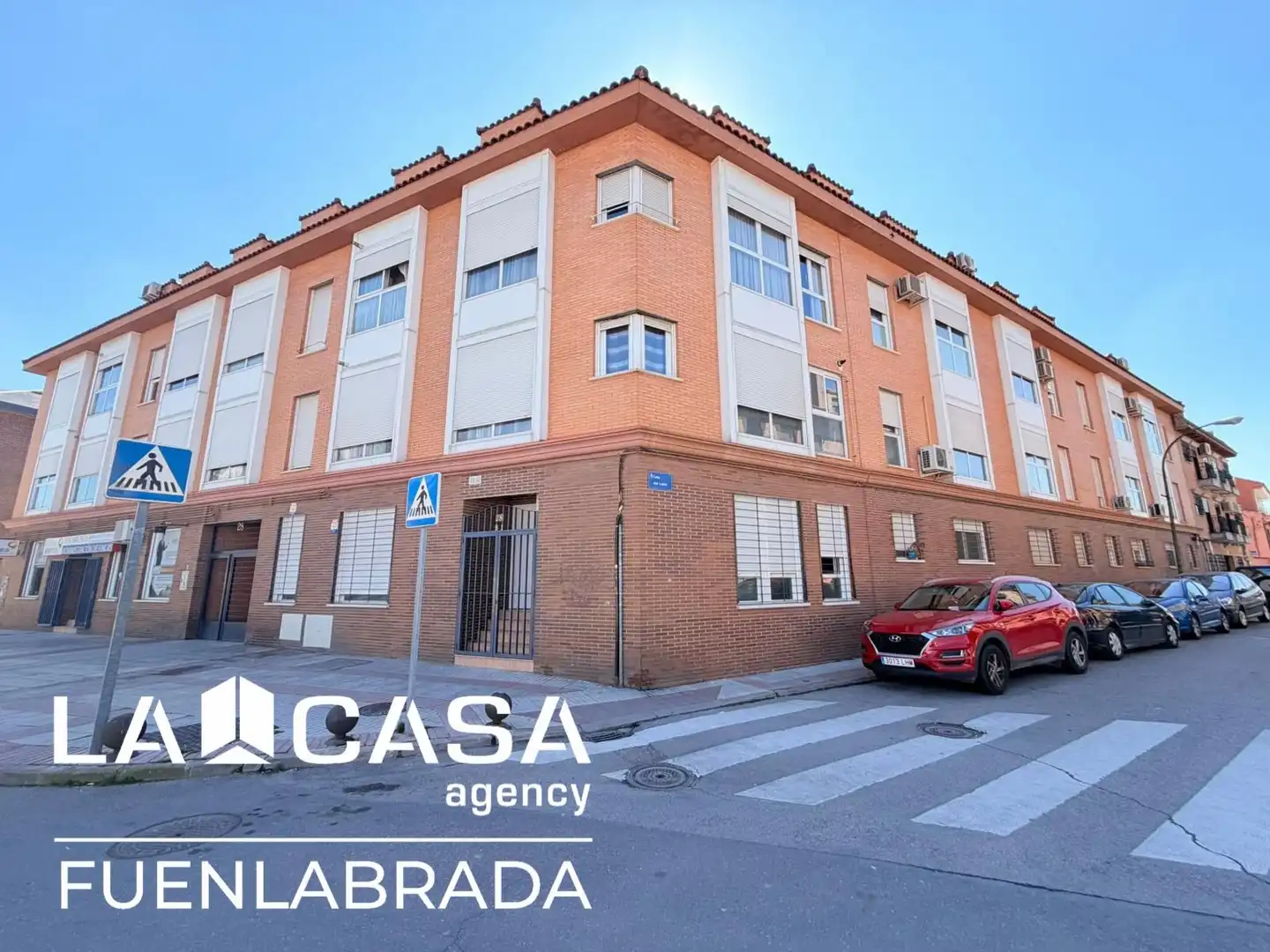 Außenansicht von Garage zum Verkauf in Fuenlabrada