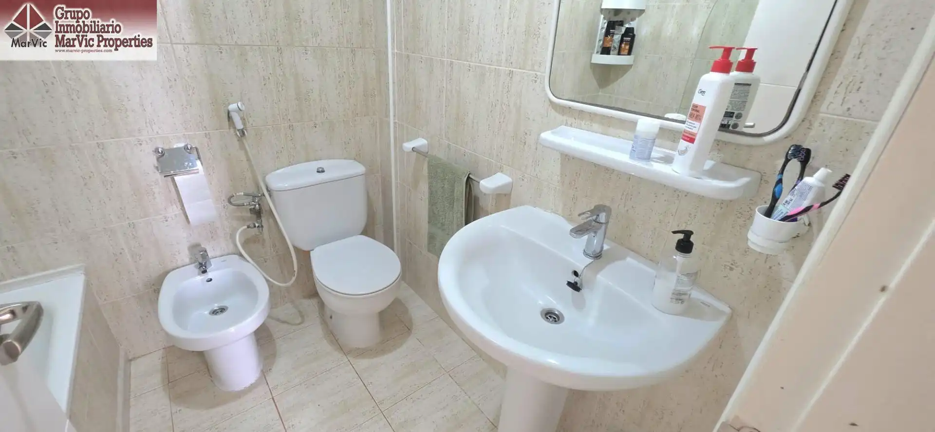 Bathroom of Flat for sale in Benidorm  with Furnished and Community pool