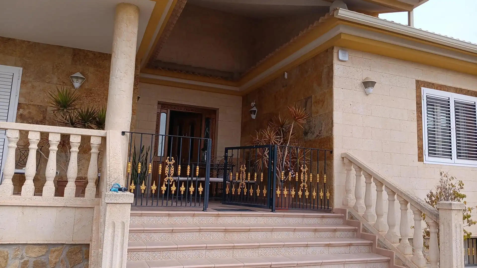 Xalet amb terrassa en venda a Sur