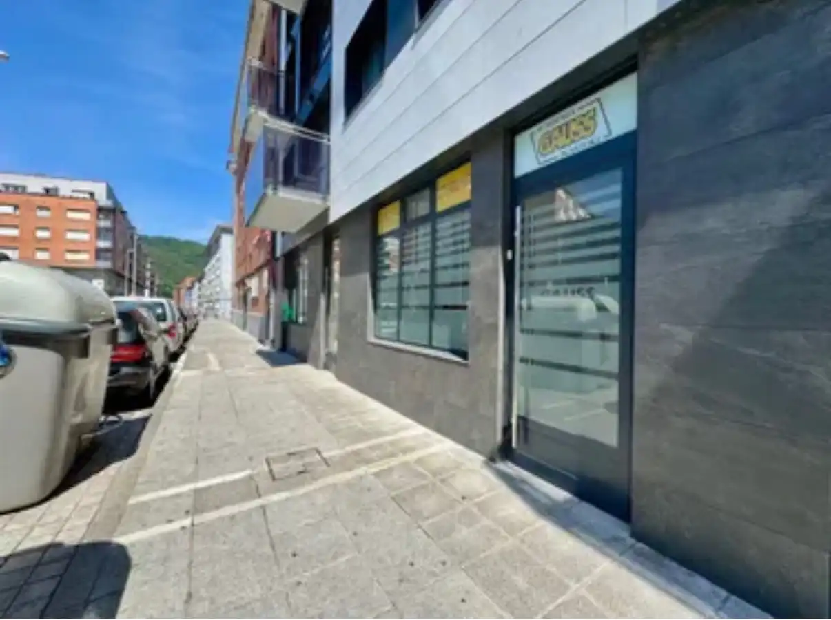 Locale commerciale in affitto a Kale Nagusia 40