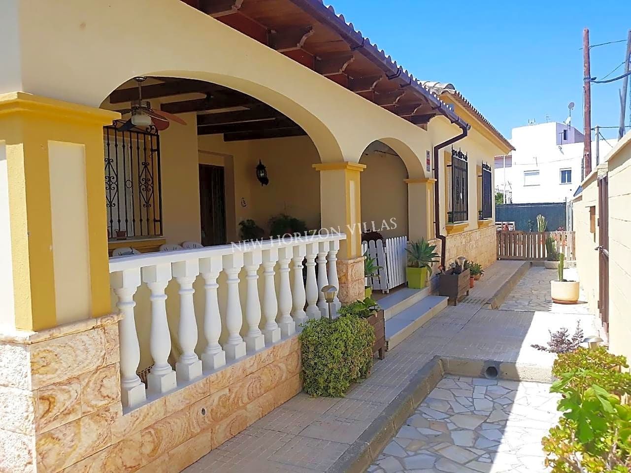 Vista exterior de Casa o xalet en venda en Huércal-Overa amb Aire condicionat, Calefacció i Jardí privat