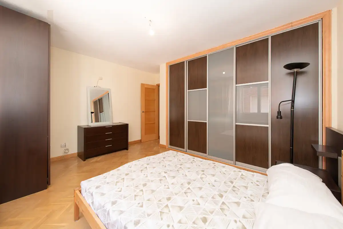 Schlafzimmer von Wohnung zum Verkauf in San Sebastián de los Reyes mit Klimaanlage, Heizung und Terrasse