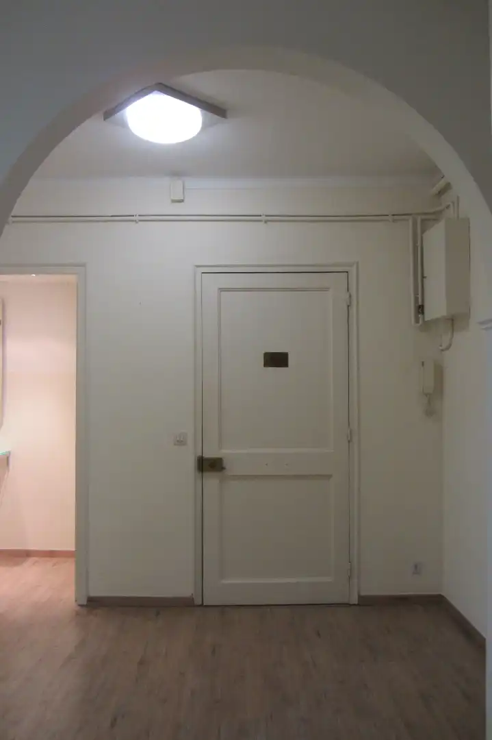 Office for rent in Girona  with Air Conditioner and Storage room