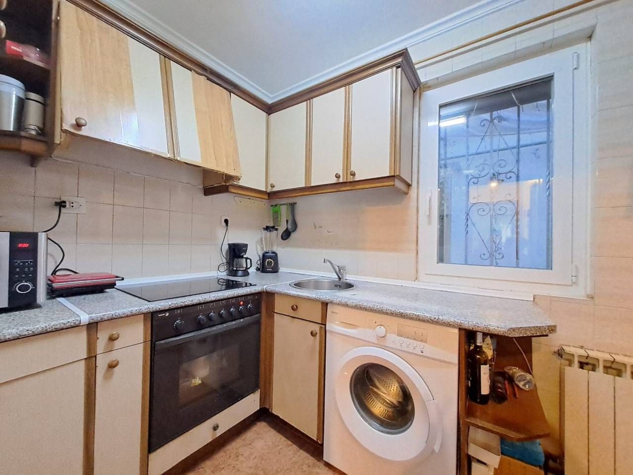 Cocina de Casa adosada en venta en Burgos Capital con Calefacción y Parquet