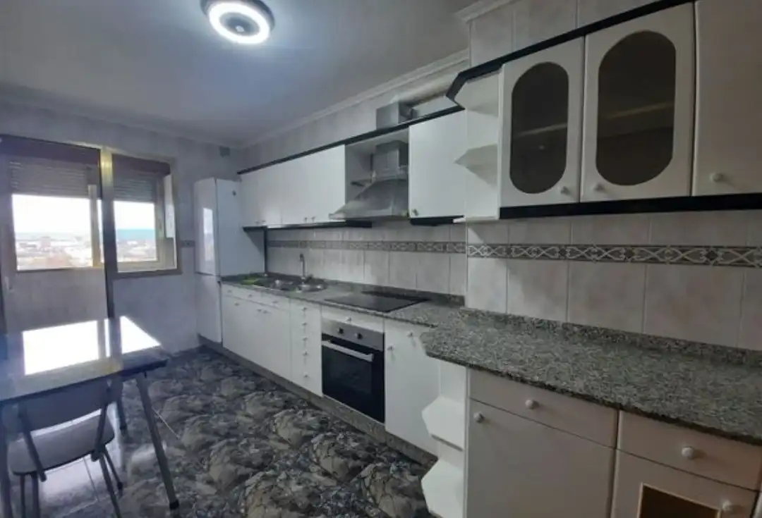 Cuina de Pis en venda en Ponferrada amb Calefacció, Traster i Forn