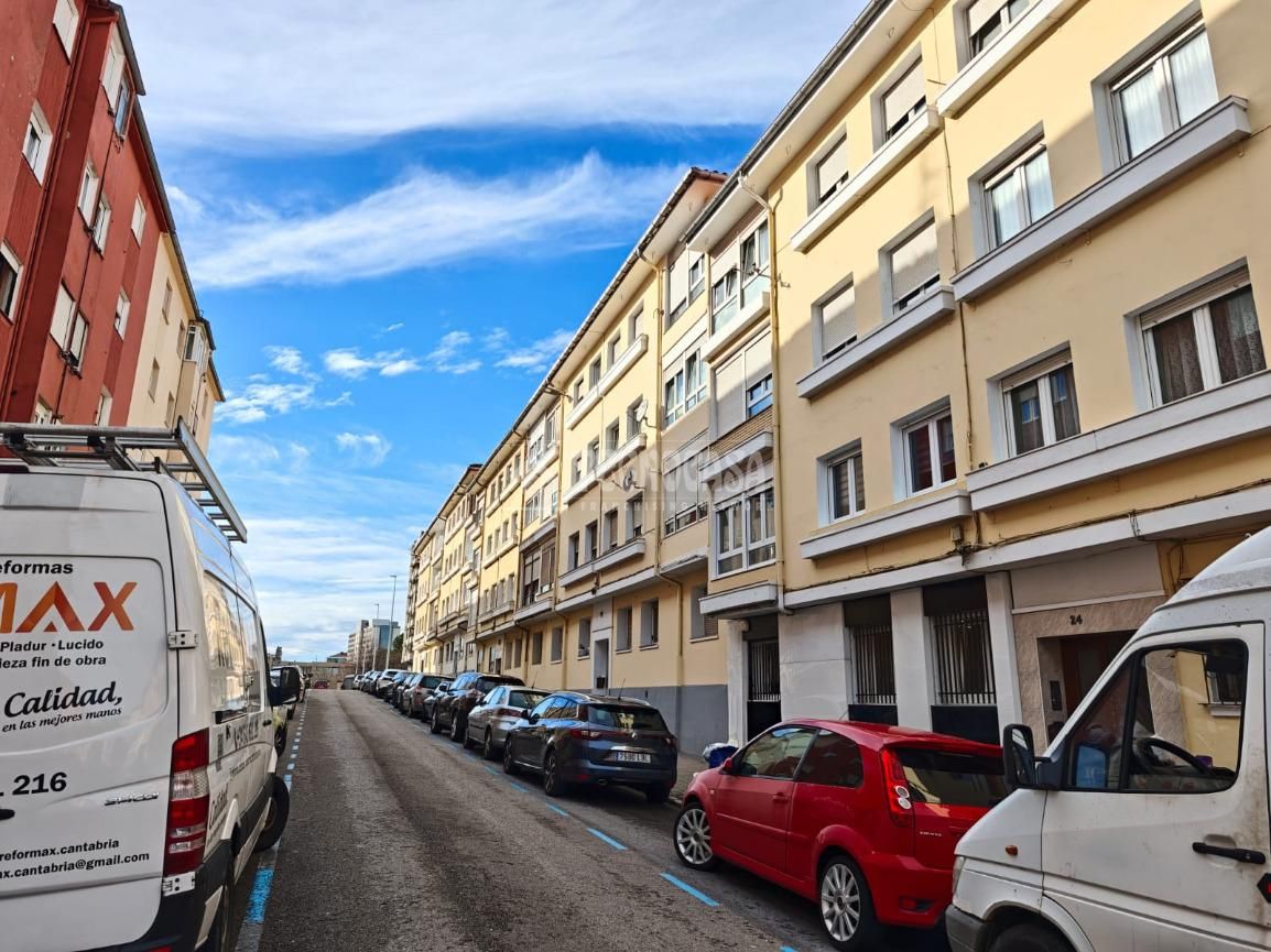 Vista exterior de Pis en venda en Santander amb Calefacció