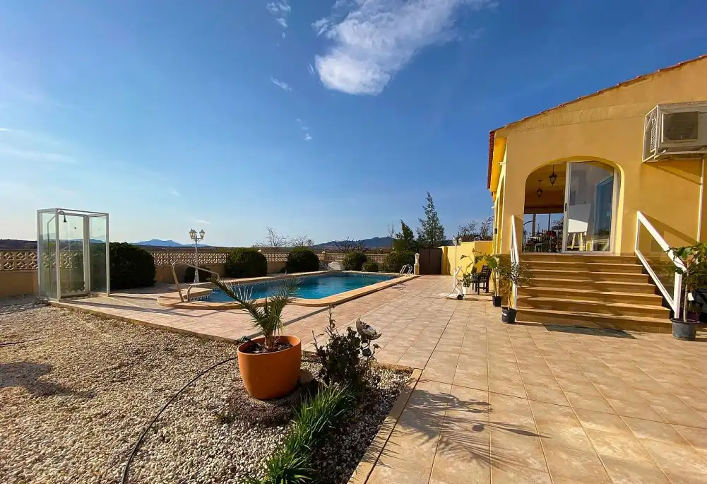 Vista exterior de Casa o chalet en venta en El Pinós / Pinoso
