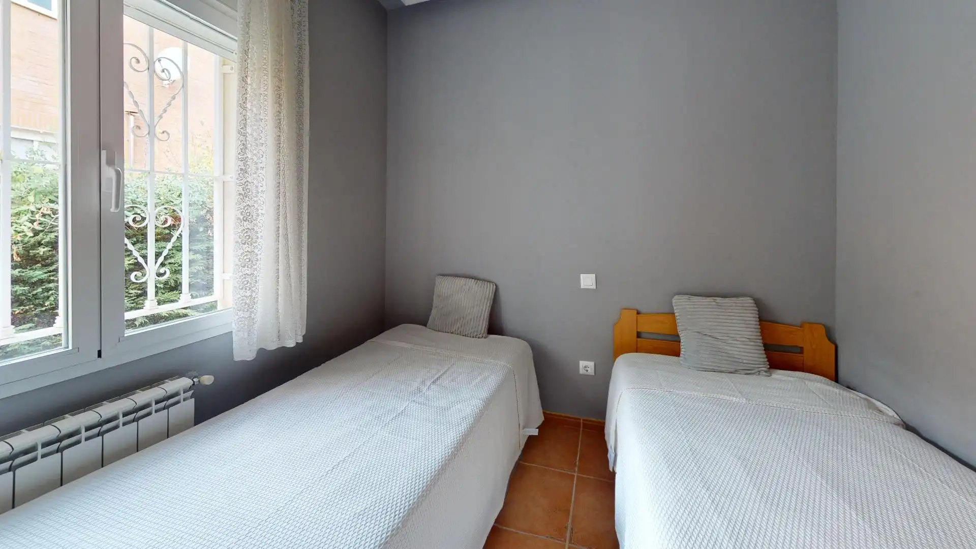 Dormitori de Casa o xalet en venda en Pioz amb Calefacció, Jardí privat i Alarma